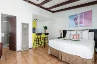 Float Palm Springs - Adults Only Hotels near Palm Springs International Airport
