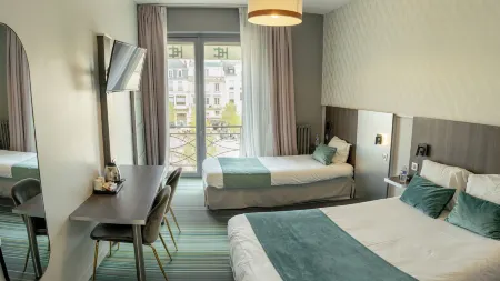 Hôtel Central Отели рядом со станцией POITIERS RAILWAY STATION