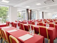 Hotel Astra Các khách sạn gần Sân vận động Eden