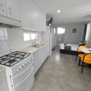 Alex Beach Cabins and Tourist Park