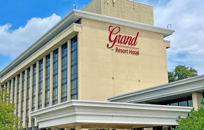 Grand Laurel Hotel