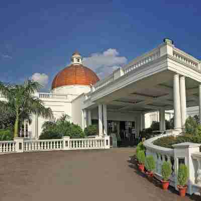 Taj Mahal Lucknow Hotel Exterior