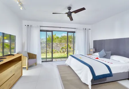 Corail Bleu Private Pool & Garden Villas by Lov