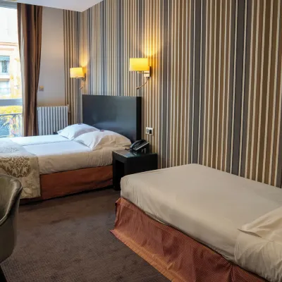 Grand Hôtel d'Orléans Отели рядом с достопримечательностью «Базилика Сен-Сернен»
