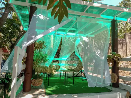 Moonlight Resort Отели рядом с достопримечательностью «Логон Бич»