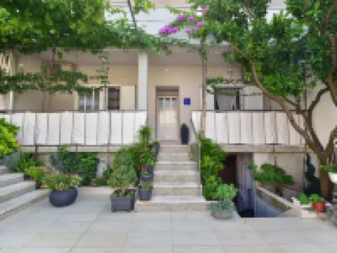 貝爾納達公寓酒店 Opcina Makarska酒店