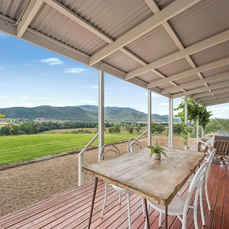 Stay in Mudgee the Grove, the Church, and Premium Private Homestead