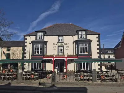 Plas Yn Dre Hotel dekat Corwen Parish Church of St Mael and St Sulien