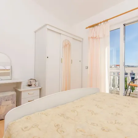 Apartment and Rooms Radojka