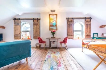 James' Place at Brynawel Отели рядом с достопримечательностью «Бреконская горная железная дорога»