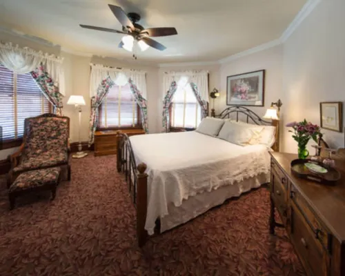 McConnell Inn Hotels in Green Lake County