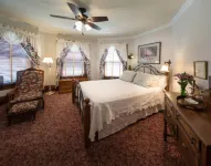 McConnell Inn Hotels in Green Lake