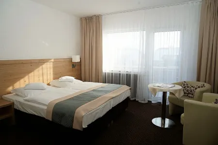 Land-Gut-Hotel Zum Alten Forsthaus - Aufladestation für Elektroautos Отели в г. Хюртгенвальд