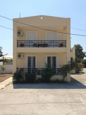 Manine Apartments Các khách sạn gần Lambi beach