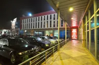 Hotel BM International - Parkplatz