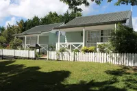 Ash Grove Boutique Motel Hotels in Haruru