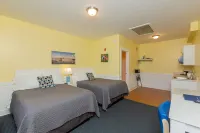 Topsail Shores Inn Hotel di North Topsail Beach