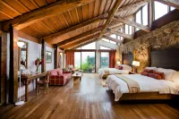 Poas Volcano Lodge Hotels in Алахуэла