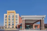 La Quinta Inn & Suites by Wyndham Philadelphia Airport Hotels near Subaru Park