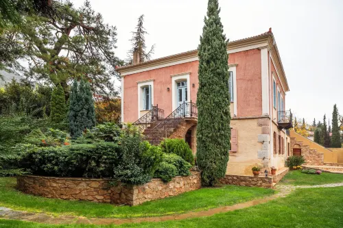 Archontiko Parnassus Dadi Hotels in Eptalofos