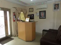 De Lawrence Court and Suites