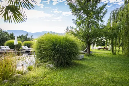 Hotel Weingarten Отели рядом с достопримечательностью «Monticolo Lake»