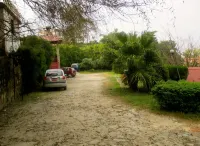 Araniko Village Resort - parking