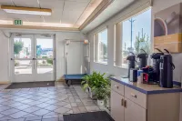 Motel 6 Redmond, or Hotels in Redmond