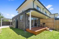 Rosewater Townhouses Dromana Hotels near ALDI