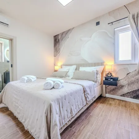 Luxury Apartment Marino Near Beach Отели рядом с достопримечательностью «ВМБ Лора»