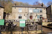 The Ladybower Inn Hotel a Castleton