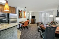 Residence Inn San Antonio SeaWorld®/Lackland Hotel dekat Research Administration Building