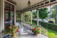 2W Lake Hotels in Spafford