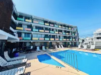 Skyview Manor Motel - Beach