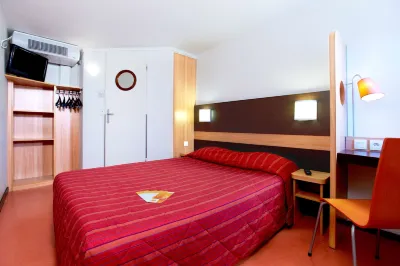Premiere Classe Dunkerque Est - Armbouts Cappel Hotels in Esquelbecq