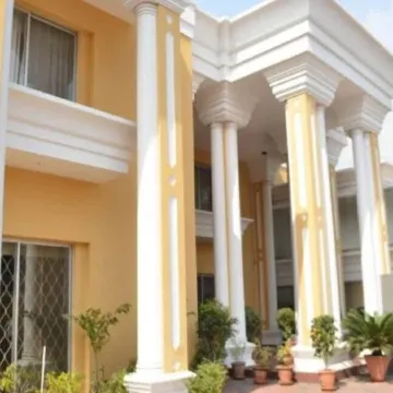 Red Velvet Hotel & Restaurant