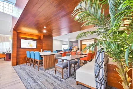 Holiday Inn Express Palestine Отели в г. Anderson County