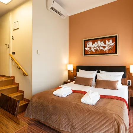 Avalon Hotel & Conferences