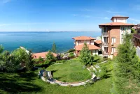 Garden of Eden Complex - Sea View