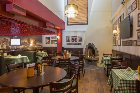 Holiday Club Kuusamon Tropiikki Отели рядом с достопримечательностью «Palosaari Reindeer and Fshing Farm»