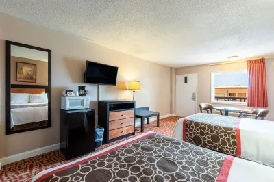 Sundial Inn Hotels near First Landing State Park
