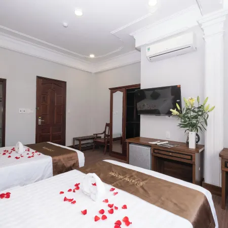 Jade Hotel