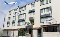 Hotel Manhattan Inn Airport Hotels in 