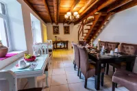 Hotel & Apartments Rhouse Calca Hotels in Calca