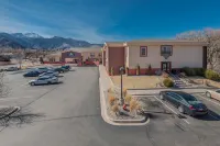 Days Inn by Wyndham Manitou Springs - parking