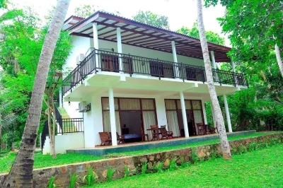 River Edge Yala Hotels near Bandagiriya Raja Maha Viharaya