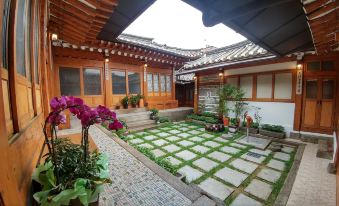 Bukchon Sohyeondang Hanok Stay