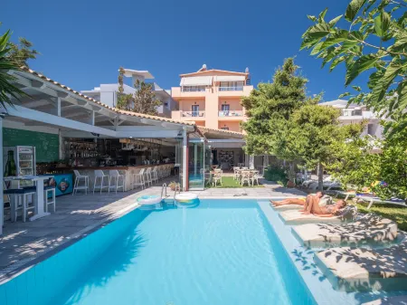 Georgia's Garden by Omilos Hotels Отели рядом с достопримечательностью «Senses Club»