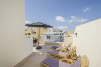 Summer Breeze Penthouse with Large Terrace and Hot Tub by Getaways Malta