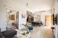 6 Bedroom Villa with Private Pool in the Area of Konnos